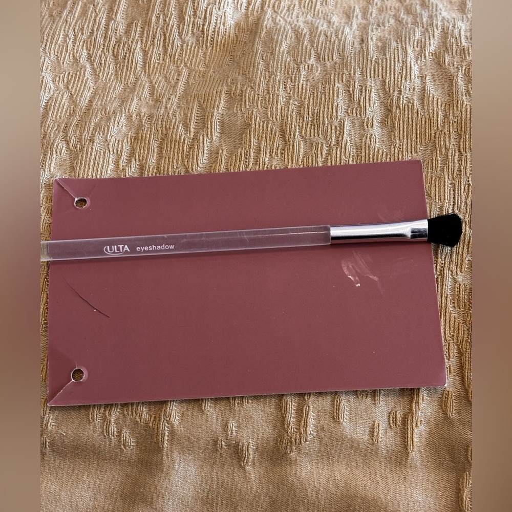 Ulta Beauty Eyeshadow Brush with Black and Clear Design